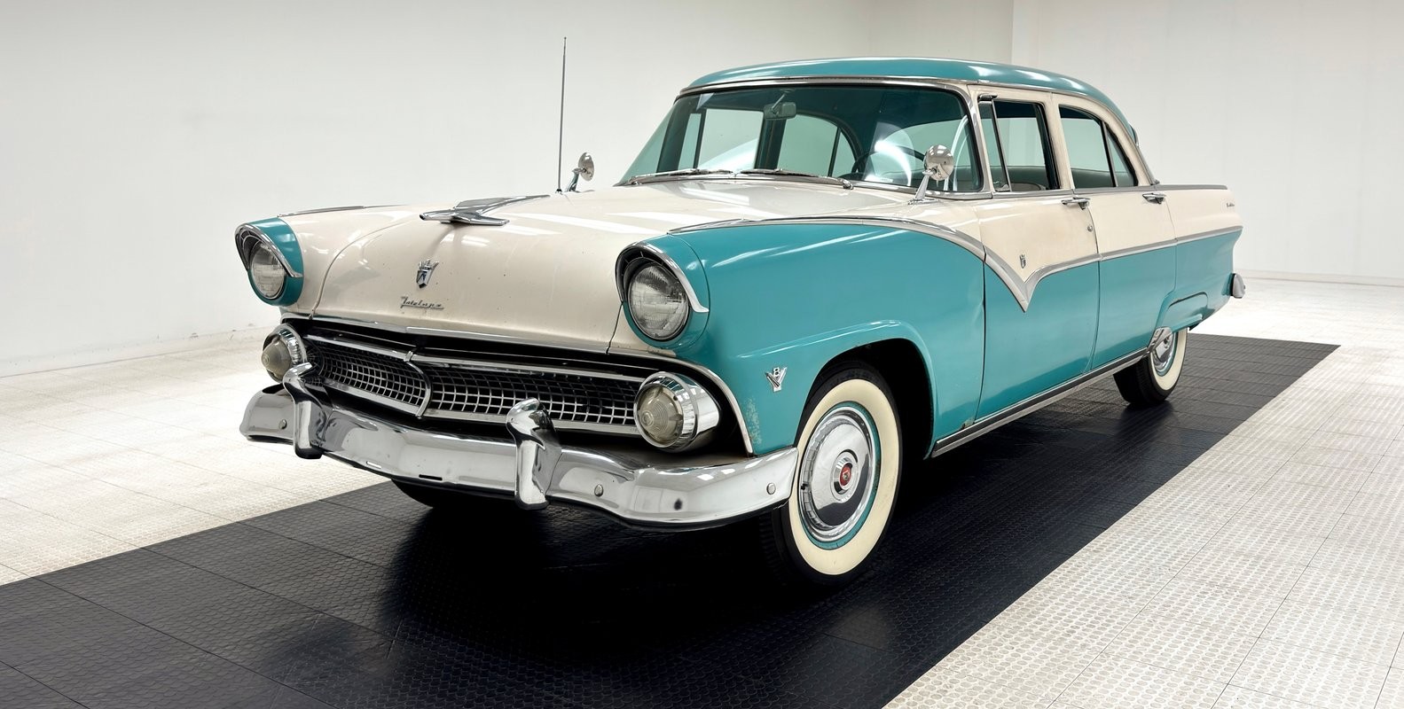 Ford-Fairlane-1955-Sedan-Aqua