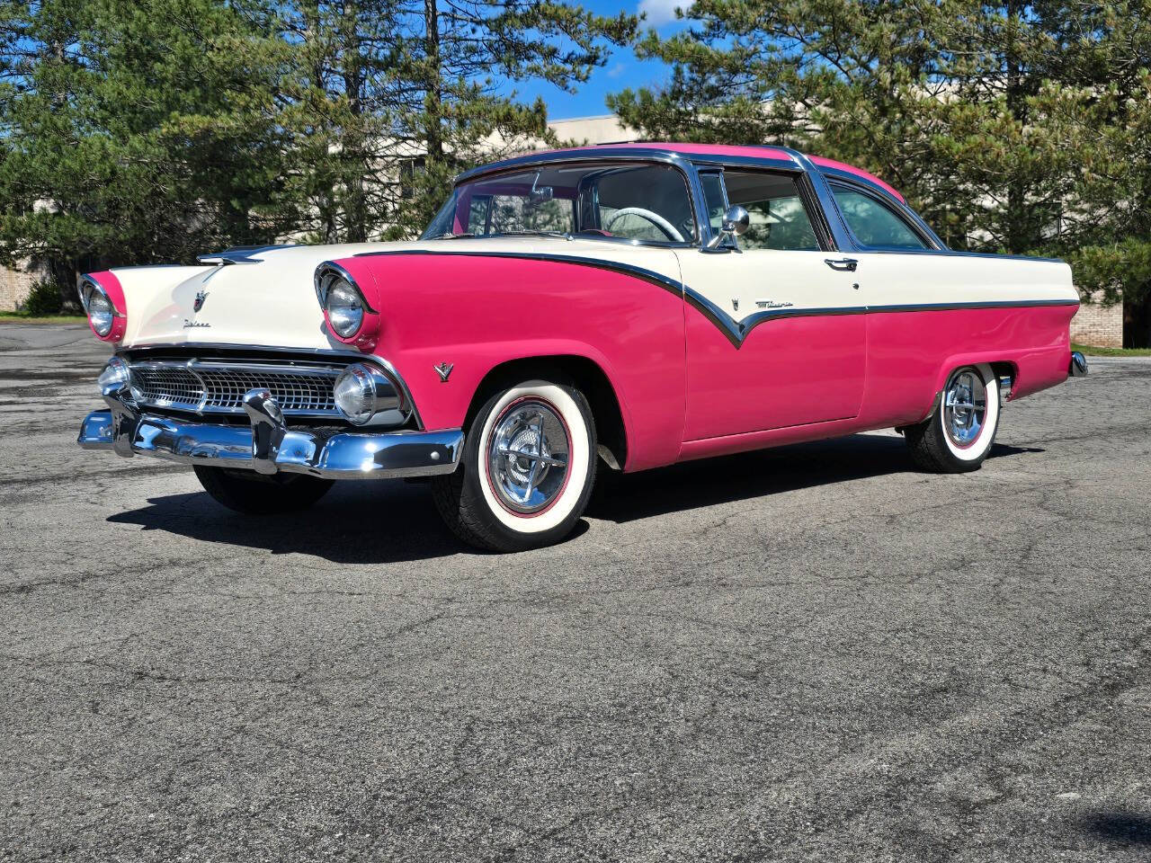 Ford-Fairlane-1955-Tropical-Rose-And-Snowshoe-White-WhiteMagenta
