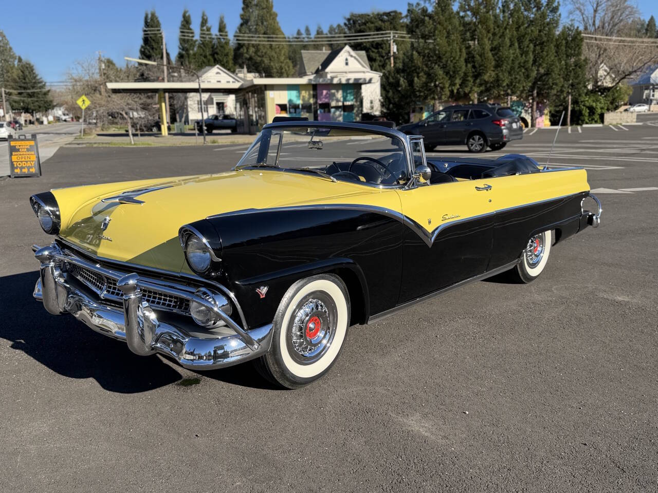Ford-Fairlane-1955-Yellow-And-Black-Yellow-And-Black