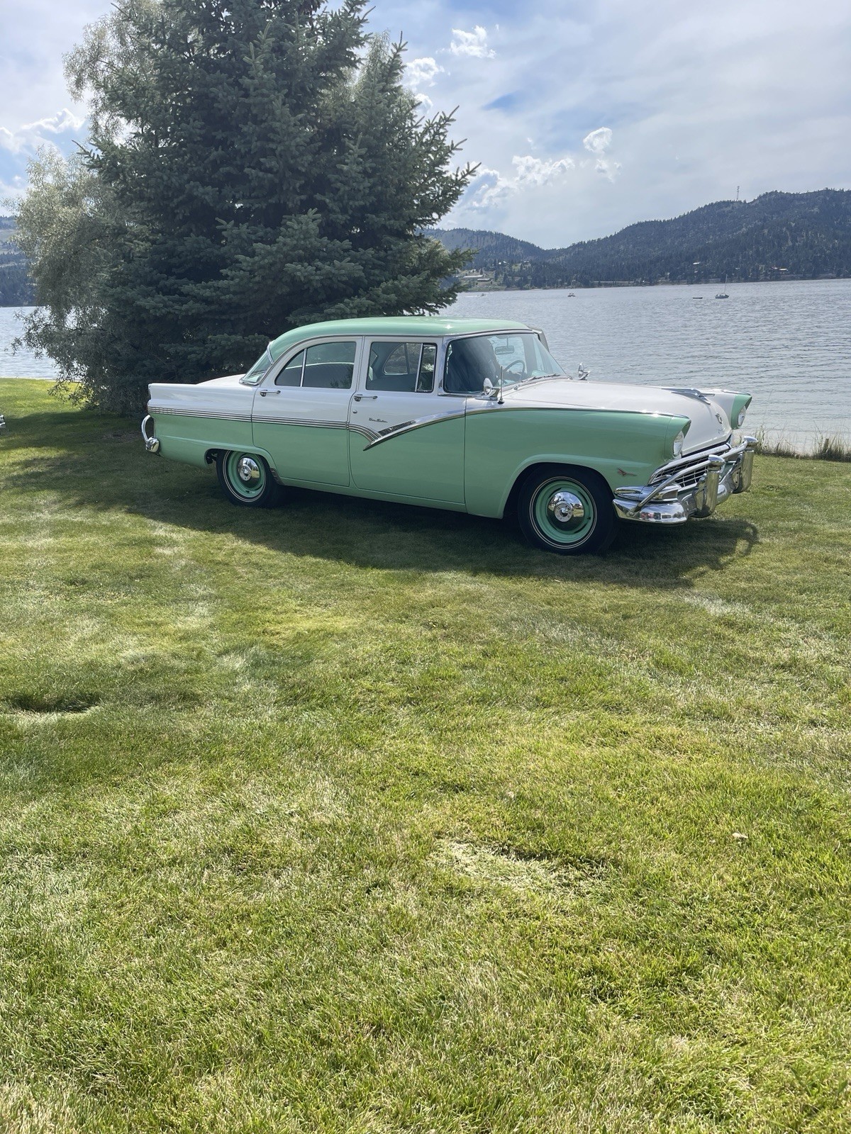 Ford Fairlane 1956
