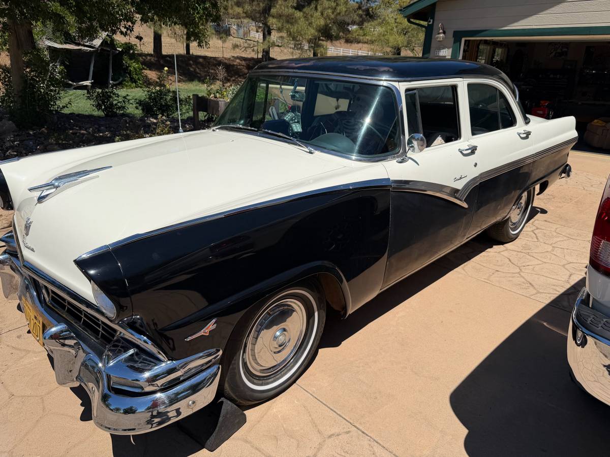 Ford Fairlane 1956, photo 1