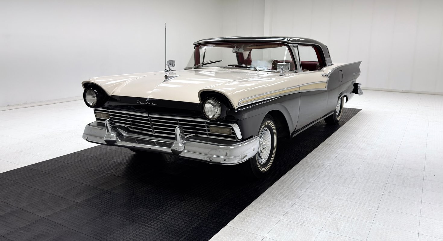 Ford Fairlane 1957