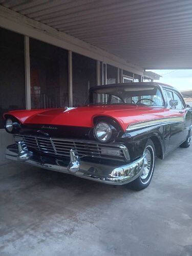 Ford-Fairlane-500-1957-Bright-RedBlack-Two-Tone-Black