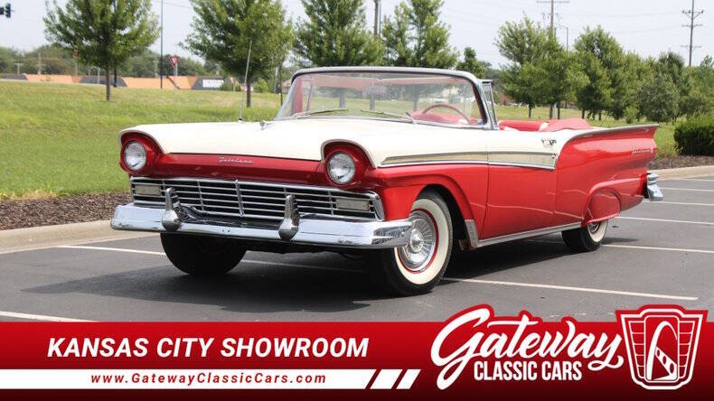 Ford-Fairlane-500-1957-Red-And-White-Red