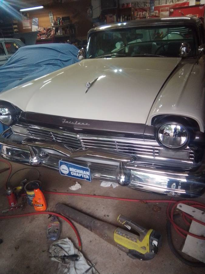 Ford-Fairlane-500-1957-brown