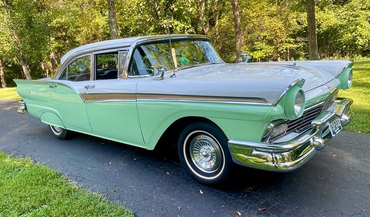 Ford-Fairlane-500-club-victoria-1957-Green