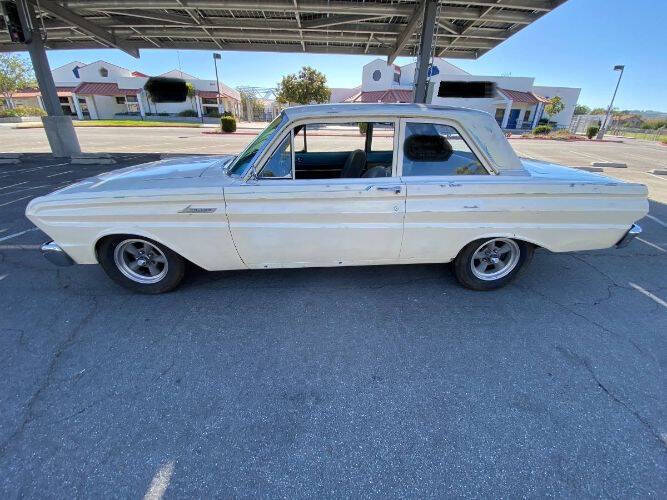 Ford-Falcon-1965-White
