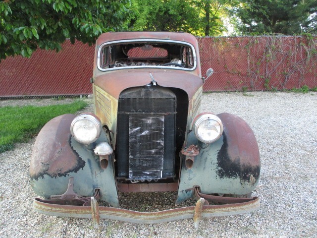Ford-Four-Door-1935-Sedan