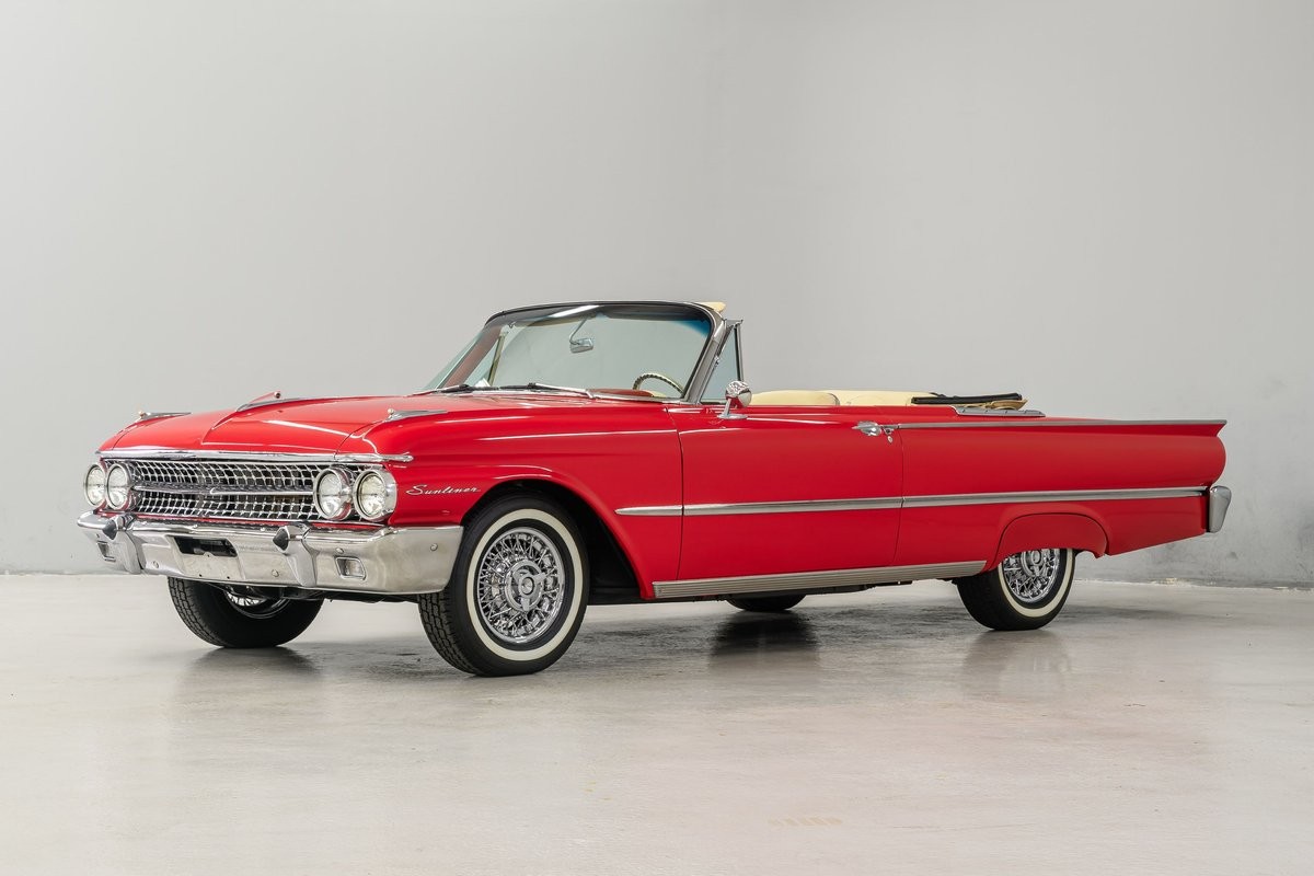 Ford-Galaxie-1961-Convertible-TanRed