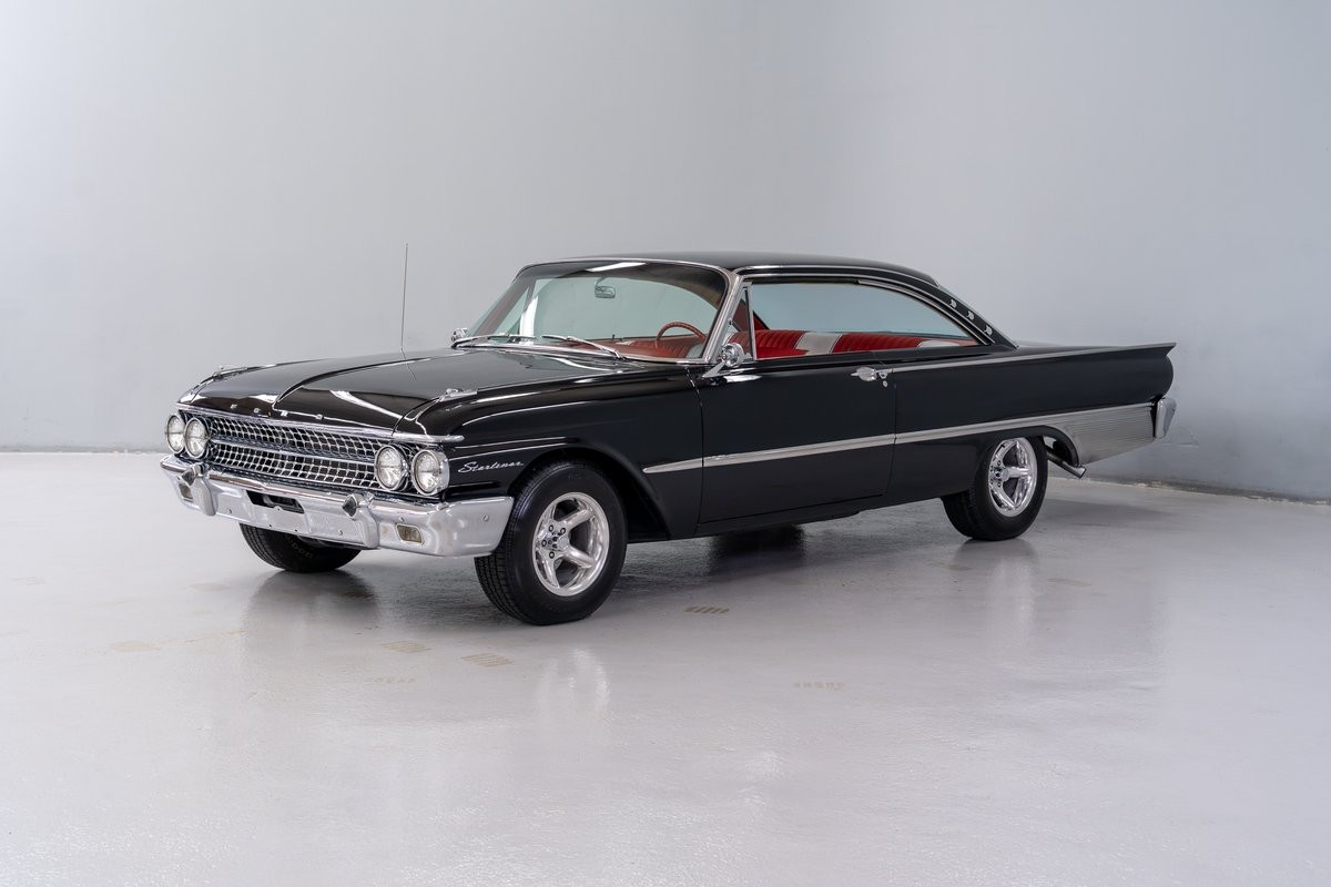 Ford-Galaxie-1961-Coupe-Red