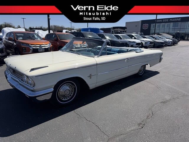 Ford-Galaxie-1963-White
