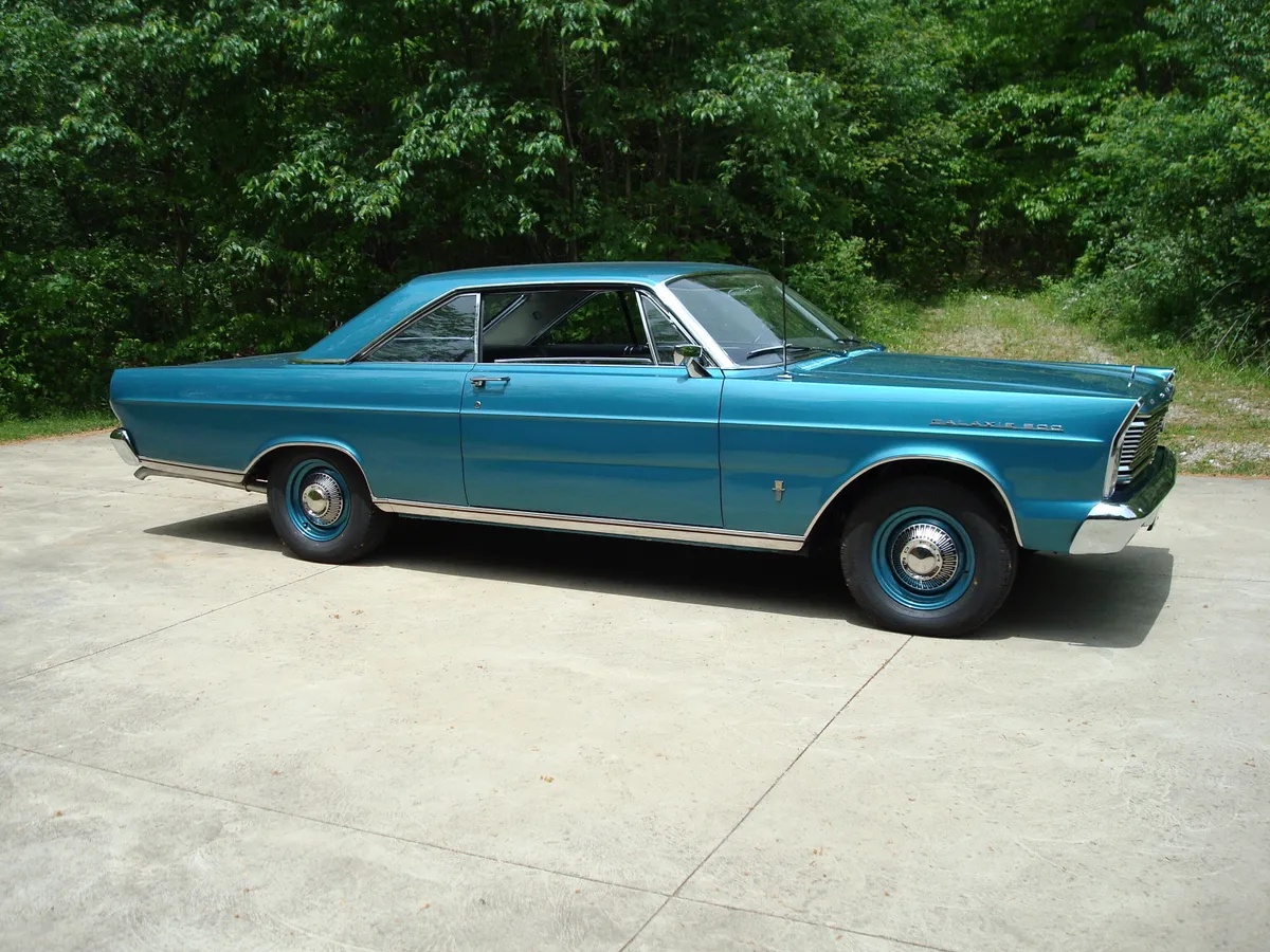 Ford-Galaxie-1965-Twilight-Turquoise-Black-Vinyl