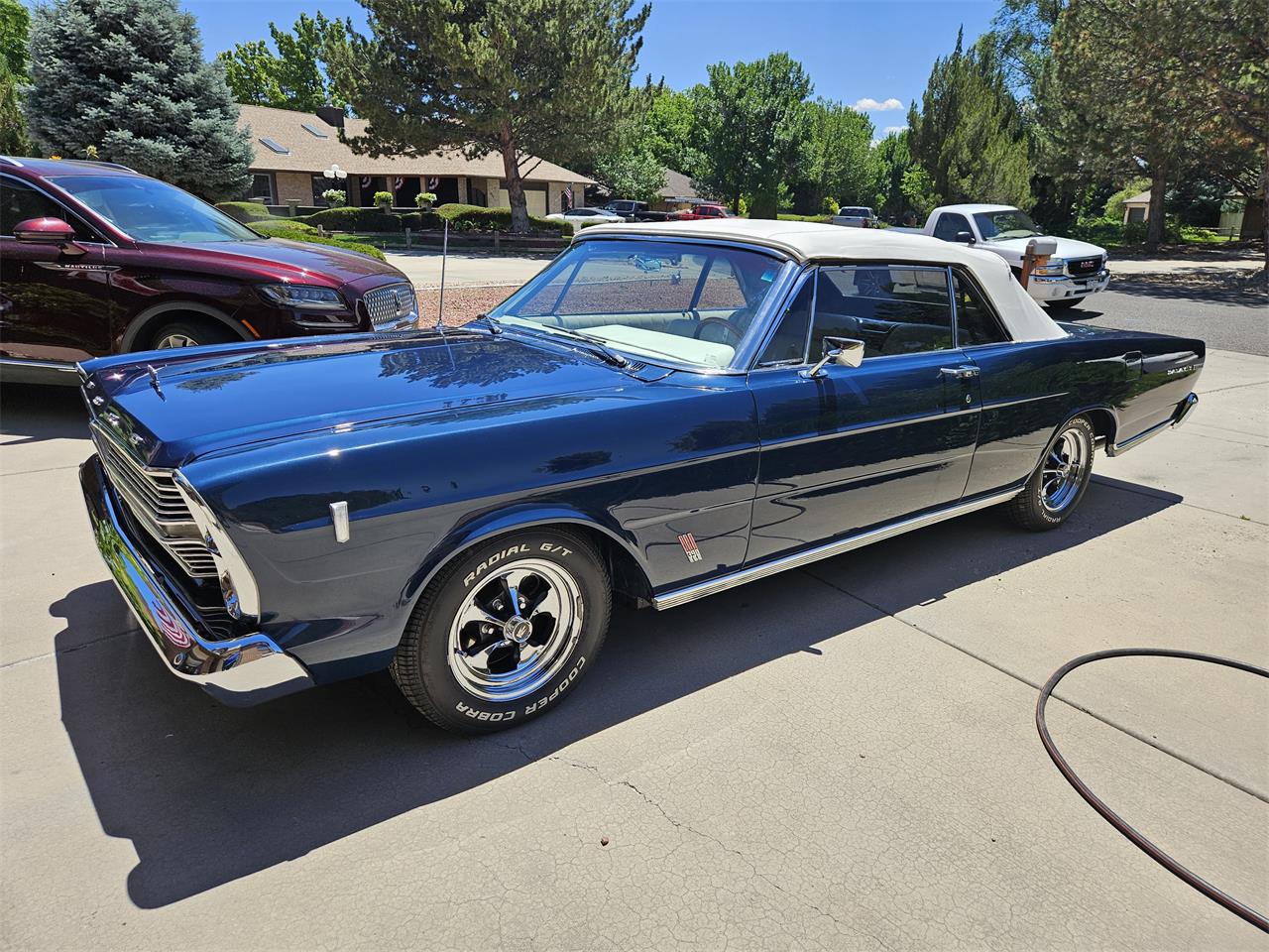 Ford-Galaxie-500-1966-Blue-white