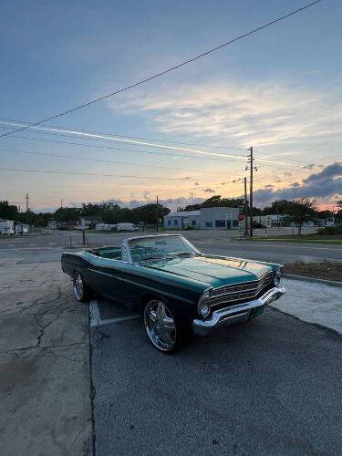 Ford-Galaxie-500-1967-Custom-Two-Tone