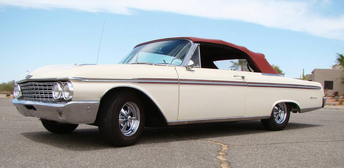 Ford-Galaxie-500-sunliner-convertible-1962-white