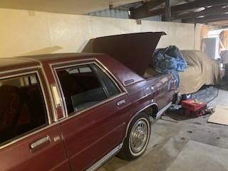 Ford-Grand-marquis-1985-red