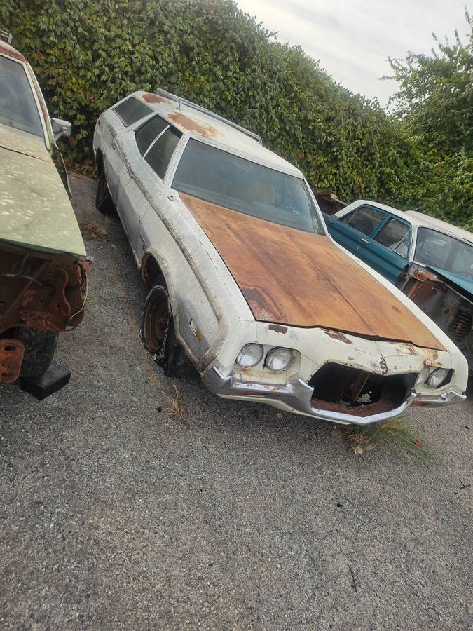 Ford-Grand-torino-1972-white