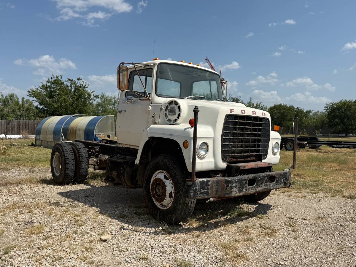 Ford-L8000-1982