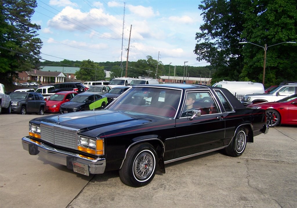 Ford-LTD-1981-Coupe-Red