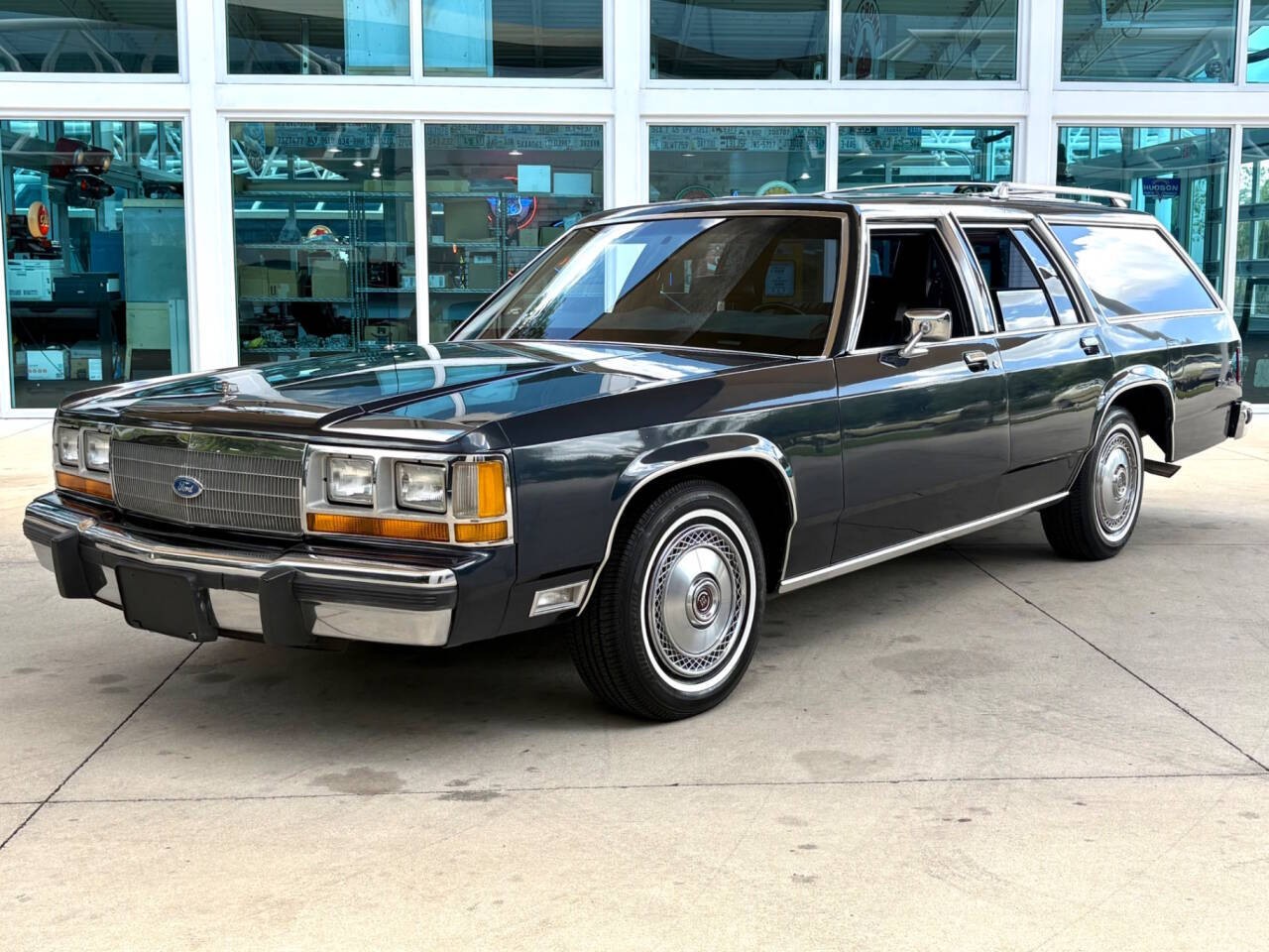 Ford-LTD-Crown-Victoria-1988-Wagon-Dark-Blue Ford LTD Crown Victoria 1988