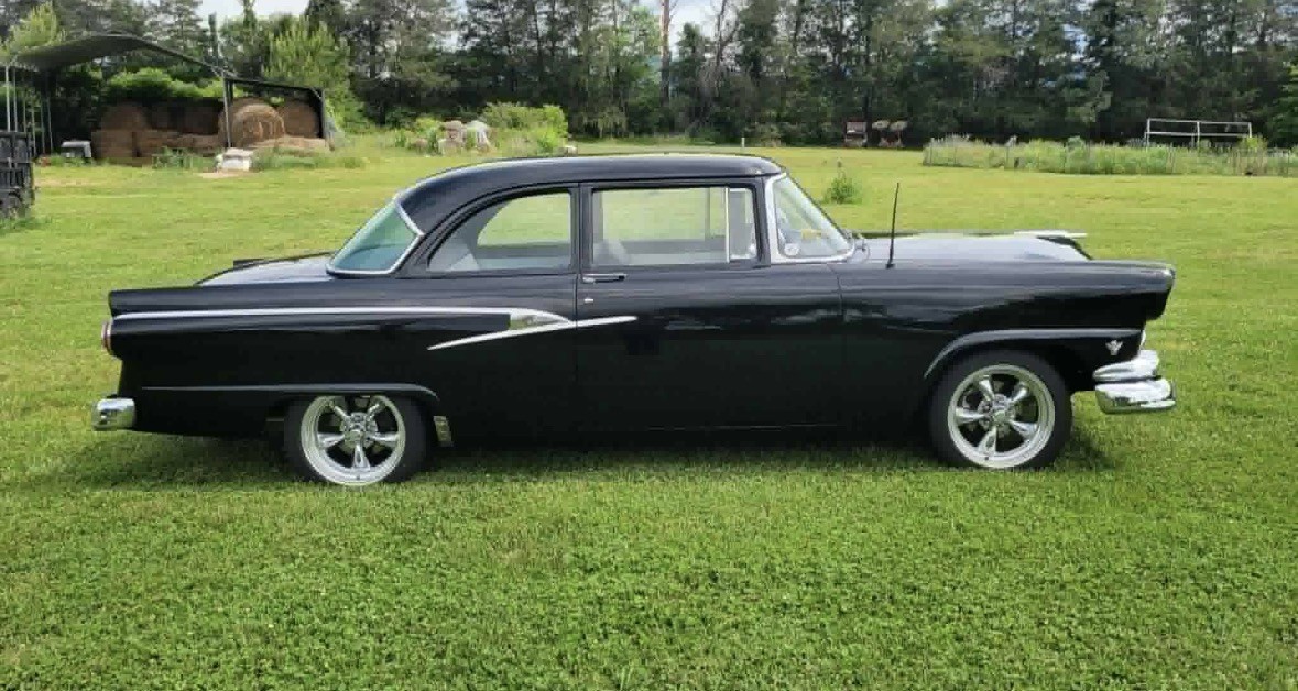 Ford-Mainline-1956-Coupe-Black-and-White
