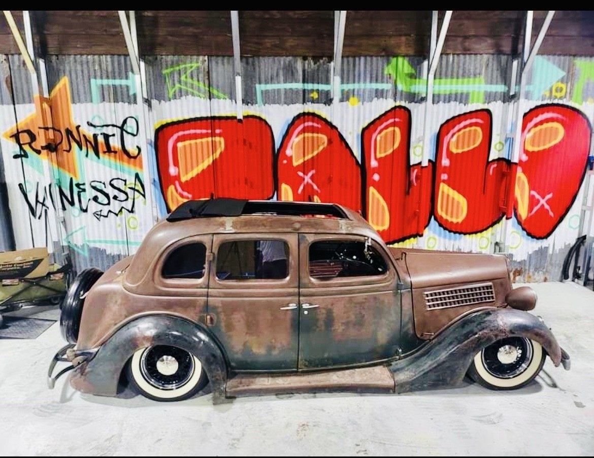 Ford-Model-48-1935-Sedan