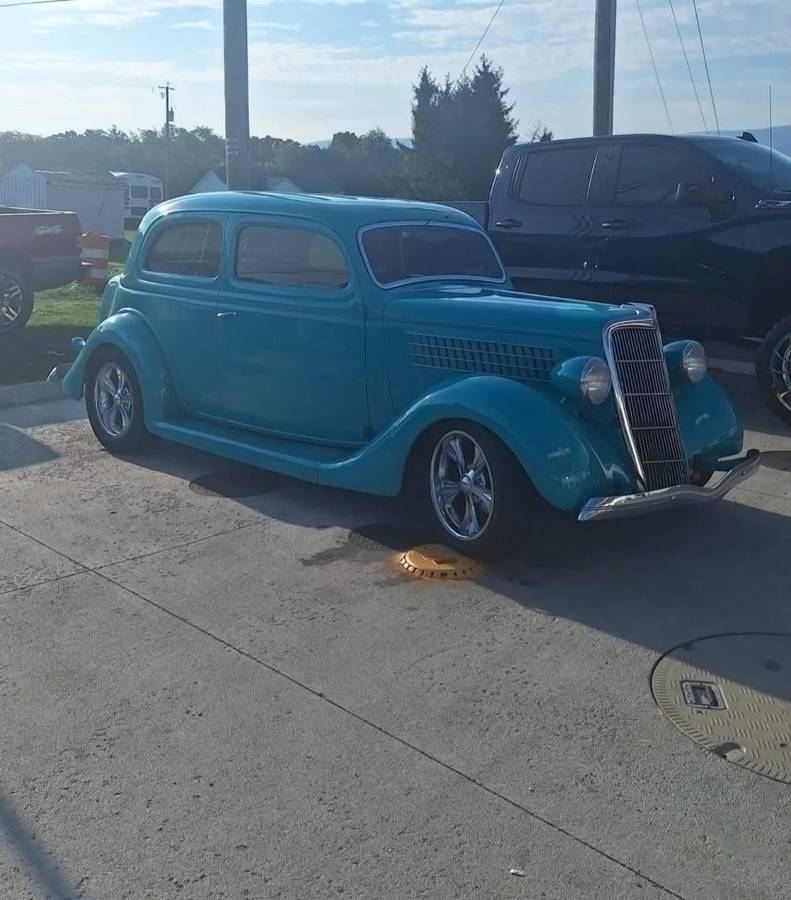 Ford-Model-48-sedan-1935-green