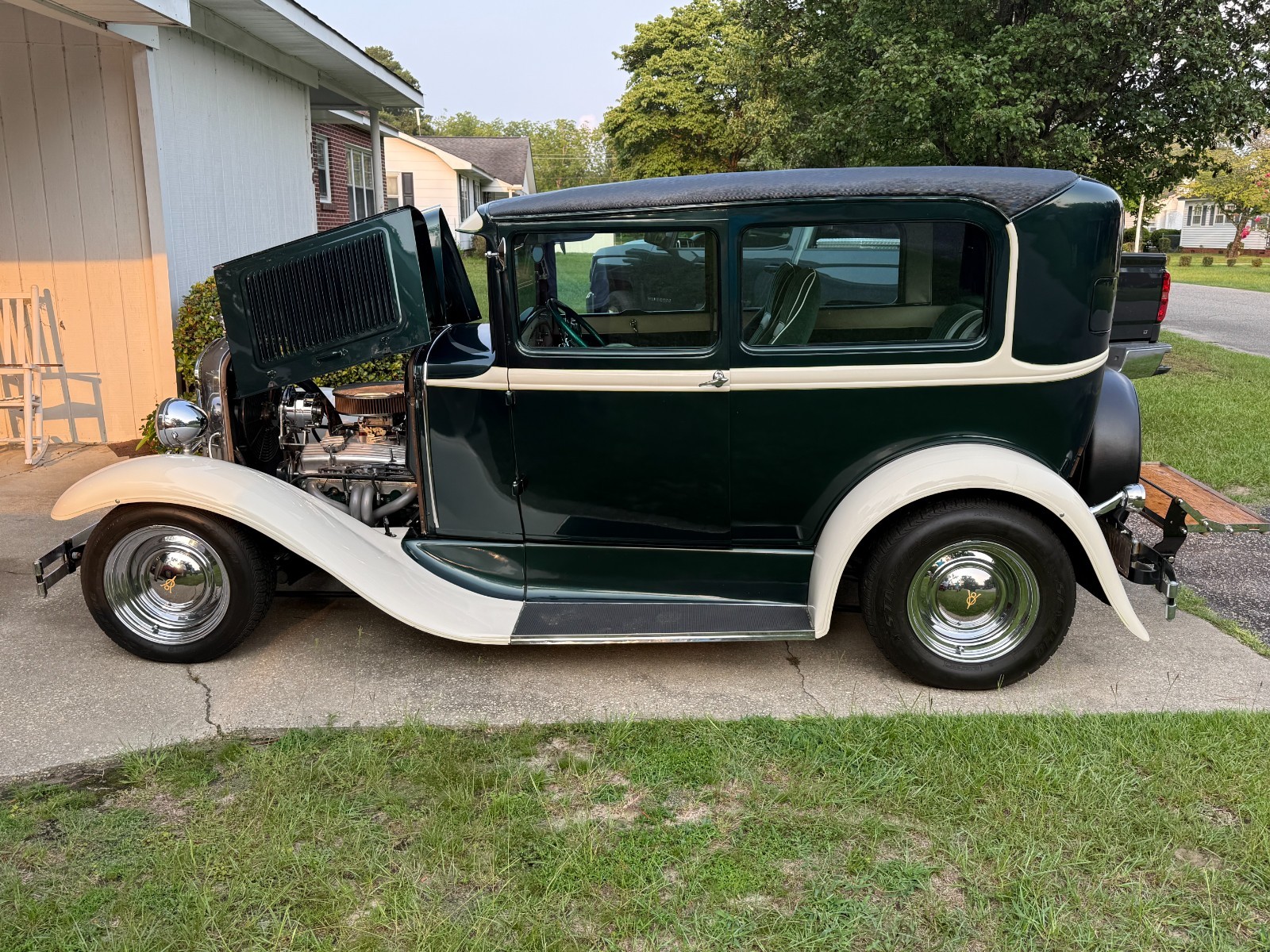 Ford-Model-A-1930-Sedan