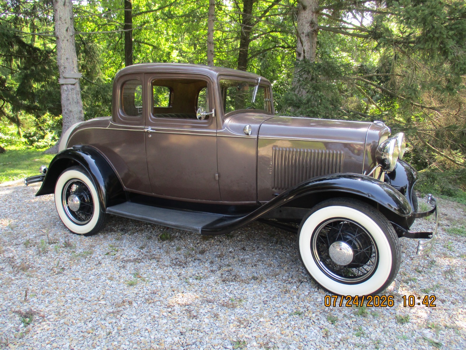 Ford-Model-B-1932-5-window-Standard-coupe-Tan