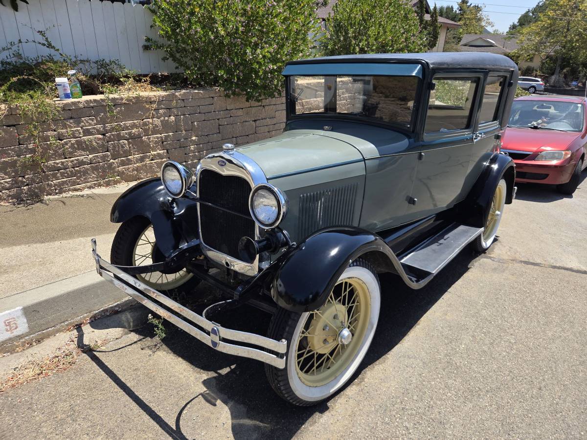 Ford-Model-a-sedan-1929-green