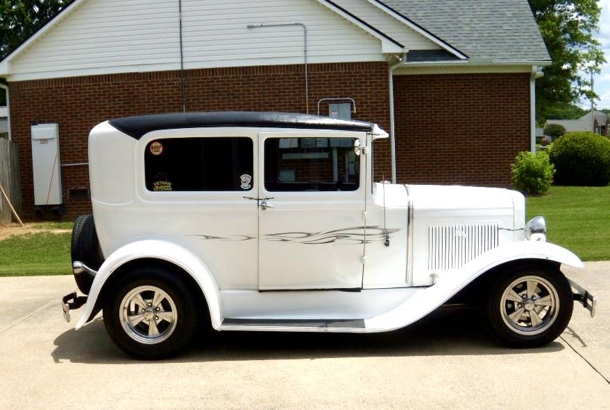 Ford-Model-a-tudor-1930-white