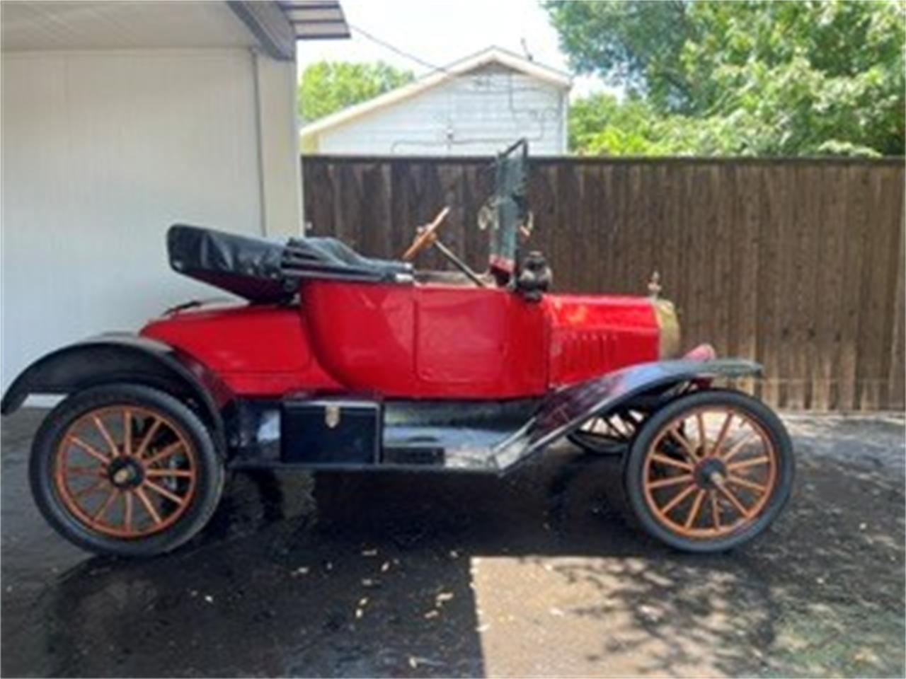 Ford-Model-t-1915-Red-amp-Black-Black