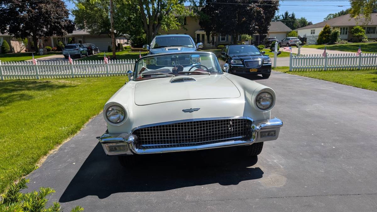 Ford-Mustang-1957-white