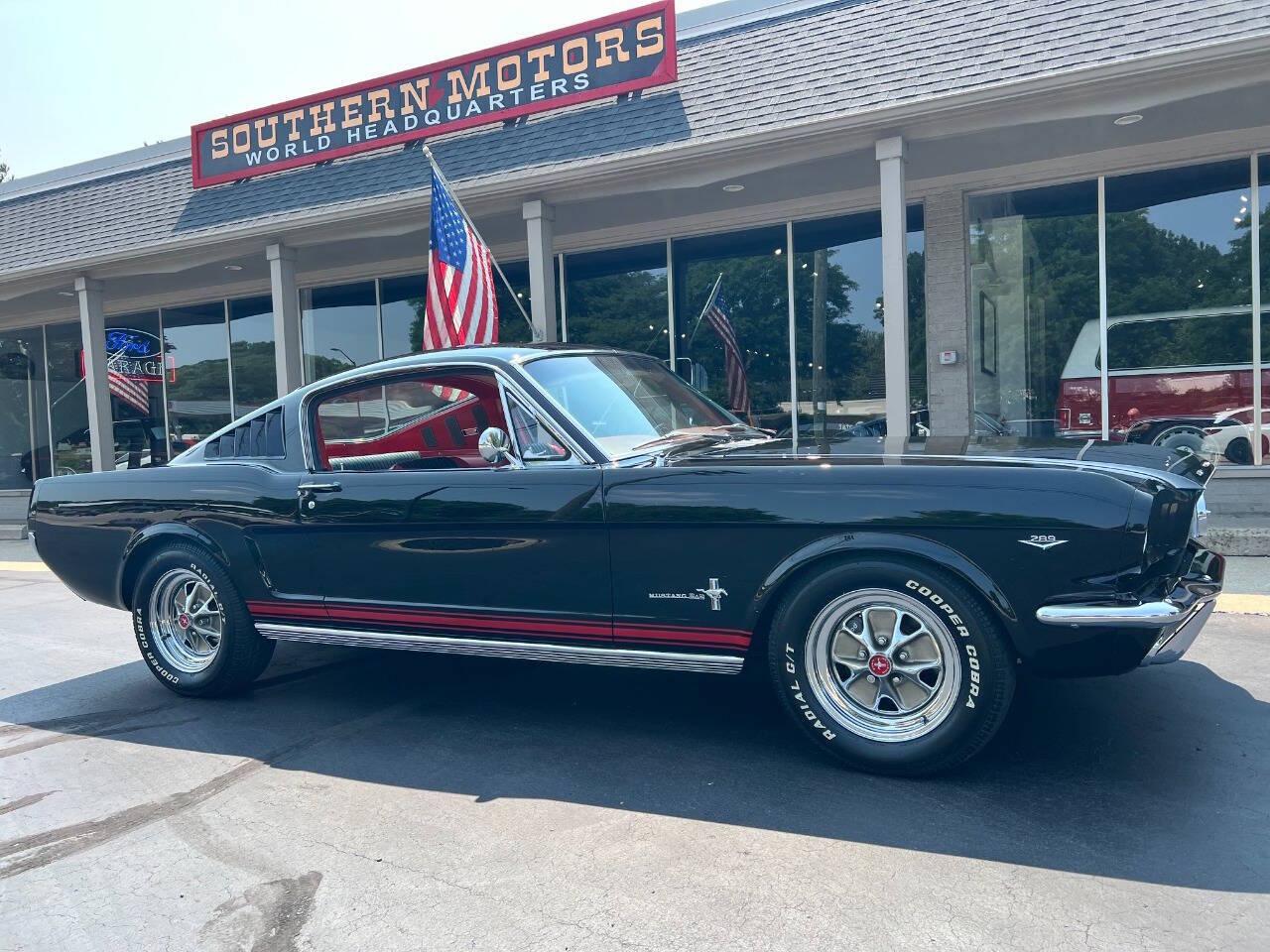 Ford-Mustang-1965-Black-Red
