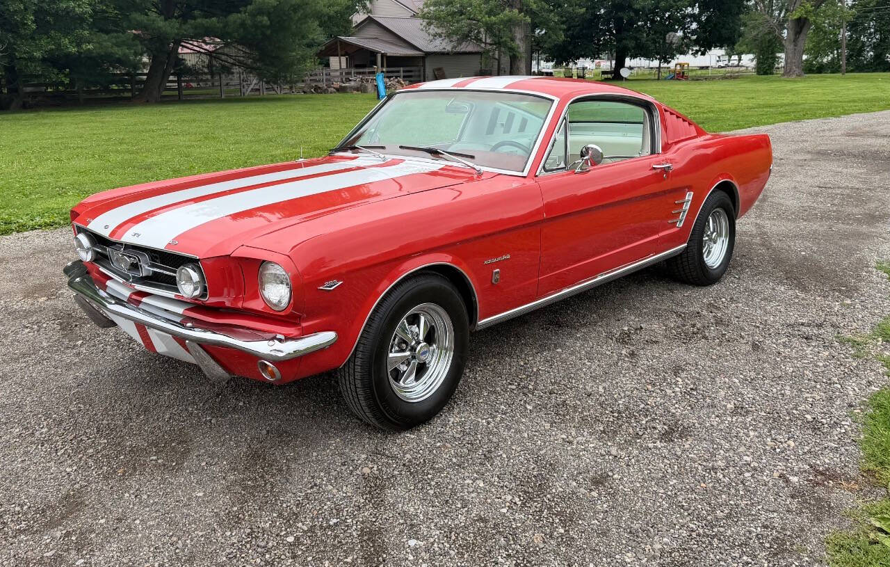 Ford-Mustang-1965-Red-White