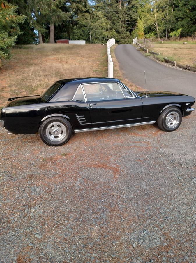 Ford-Mustang-1966