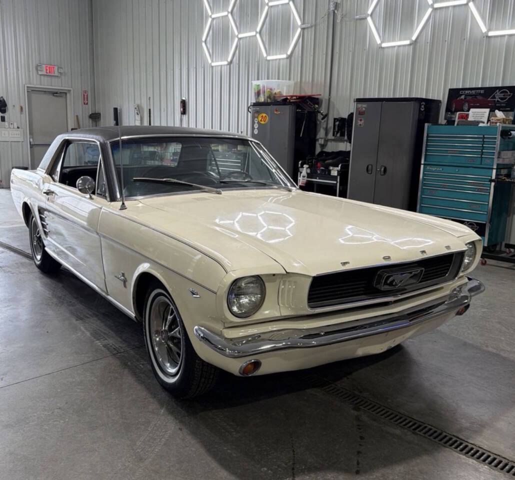 Ford-Mustang-1966-Blue-Black