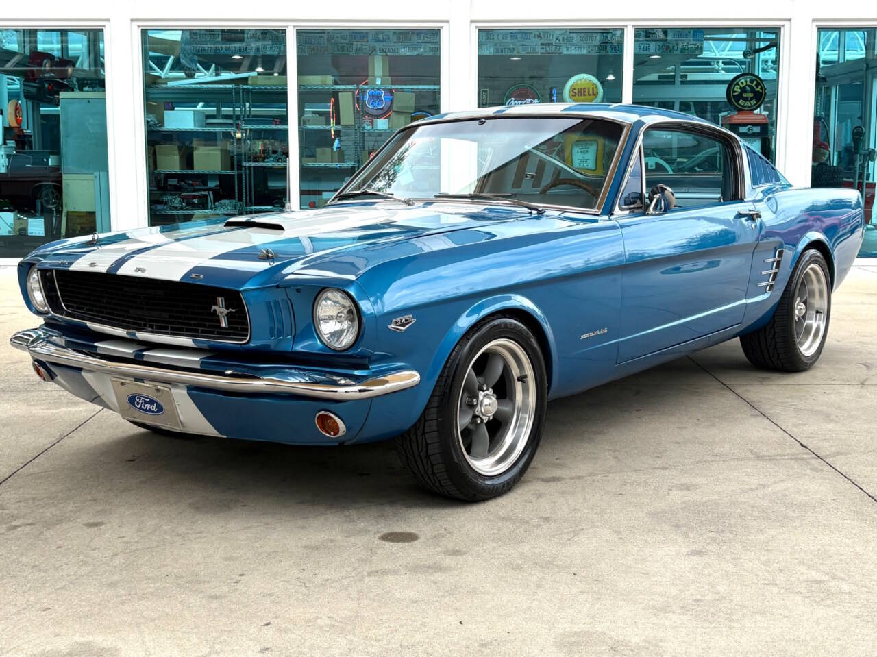 Ford-Mustang-1966-Blue-WhiteBlue