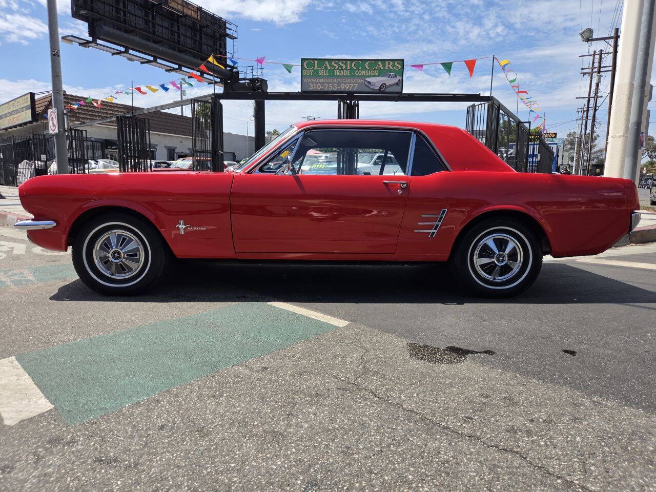 Ford-Mustang-1966-Red-Black