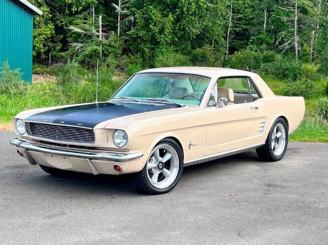Ford-Mustang-1966-White-Red