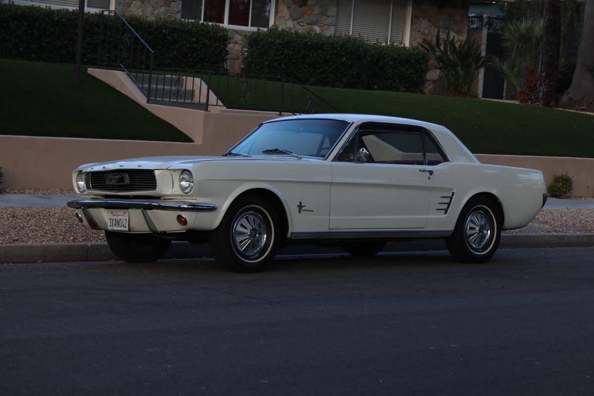 Ford-Mustang-1966-white Ford-Mustang-1966-white
