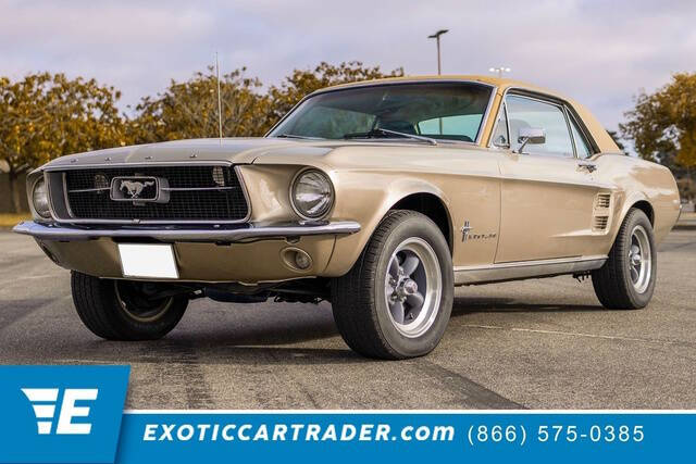 Ford-Mustang-1967-Beige-Mist-Poly-Black