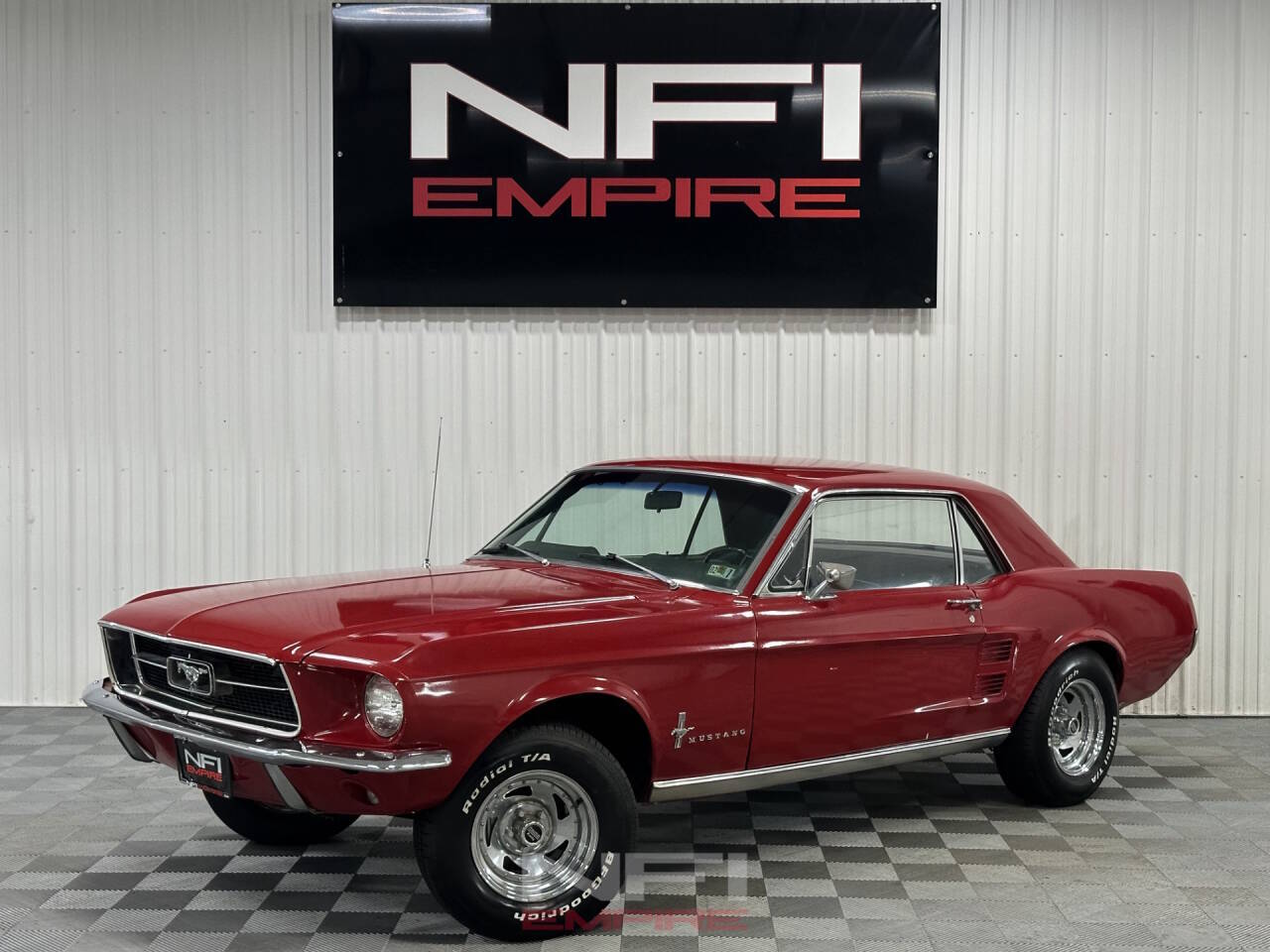 Ford-Mustang-1967-Red-Black