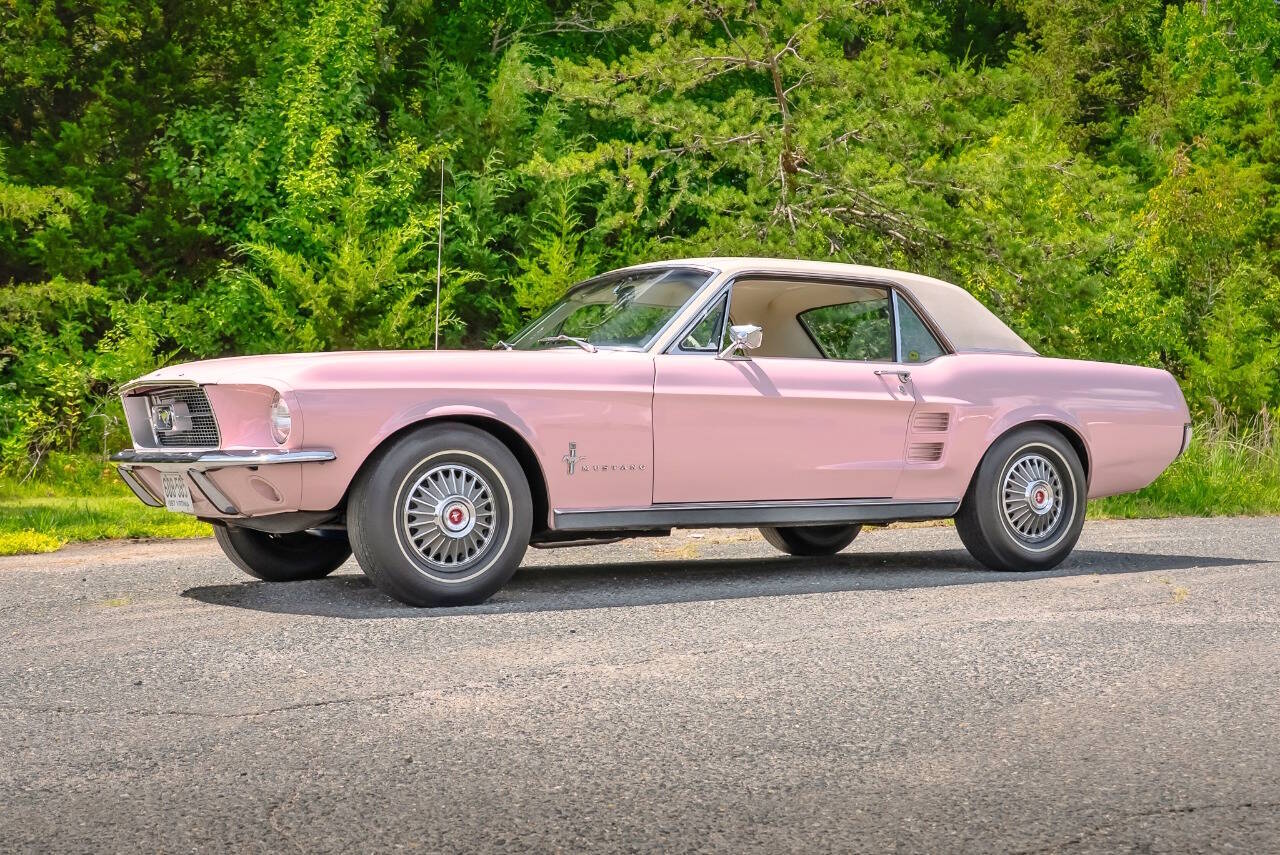 Ford-Mustang-1967-Rose-White
