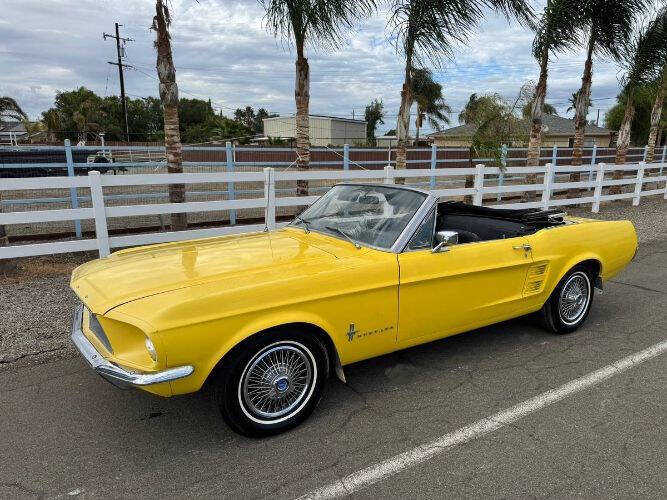 Ford-Mustang-1967-Yellow
