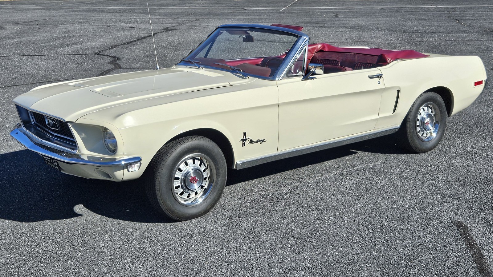 Ford-Mustang-1968-Convertible-Dark-Red-Vinyl