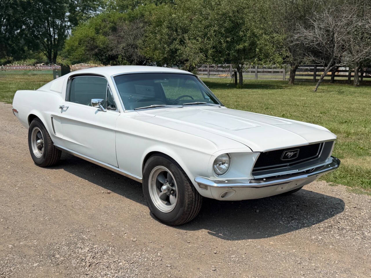 Ford-Mustang-1968-White-Black