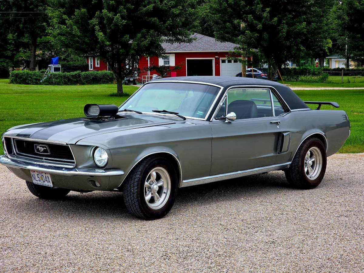 Ford-Mustang-1968-grey