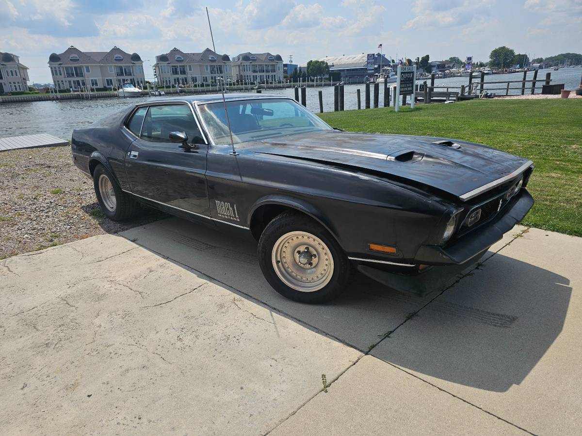 Ford-Mustang-1972-Black