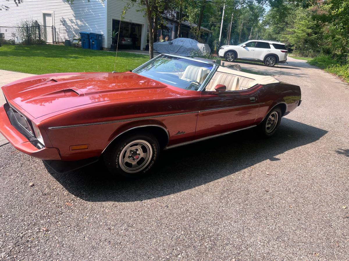 Ford-Mustang-1973-brown
